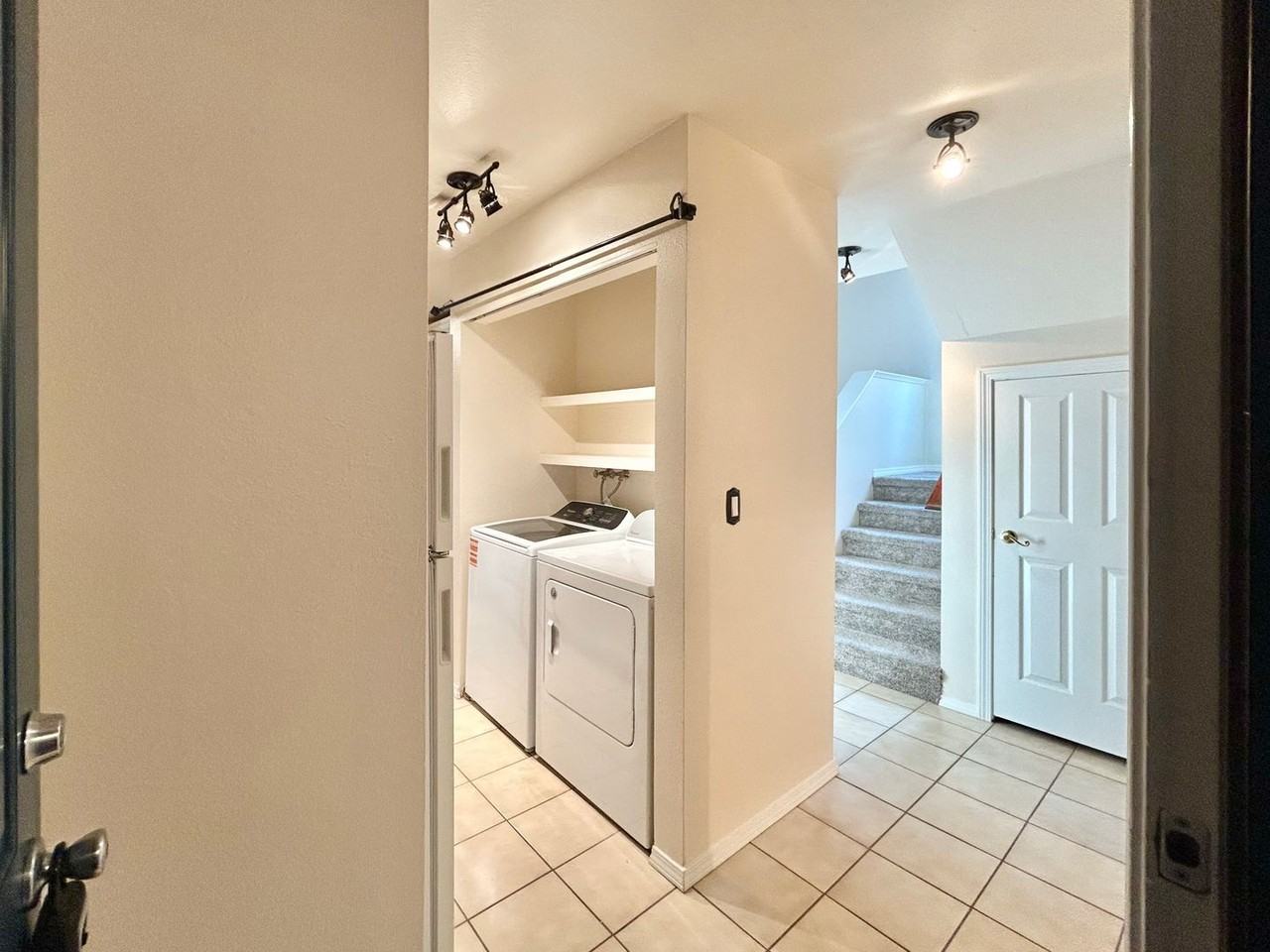 4643 Lakeview Blvd - Photo 4 of 40