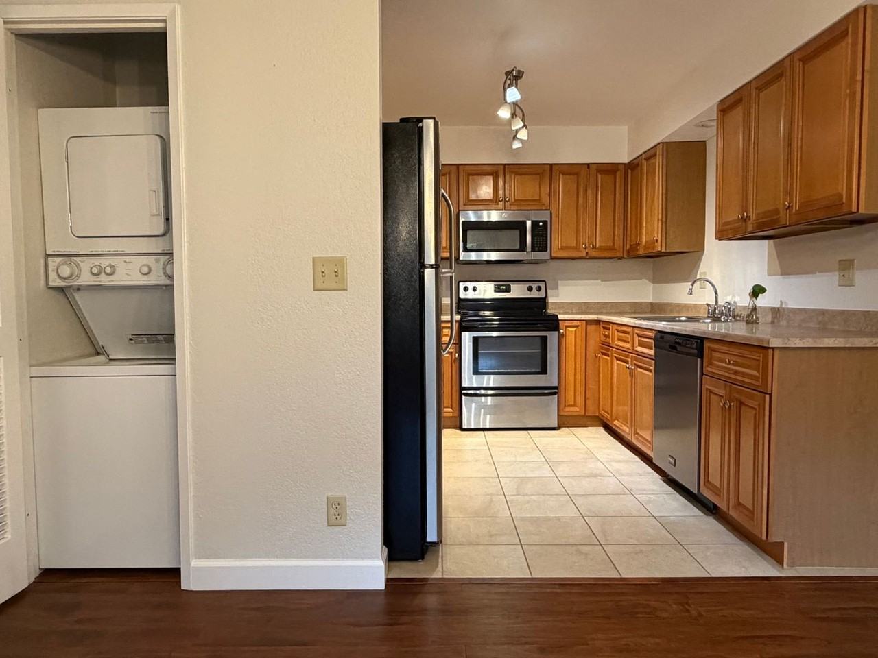 931 Hill St #20 - Photo 7 of 22