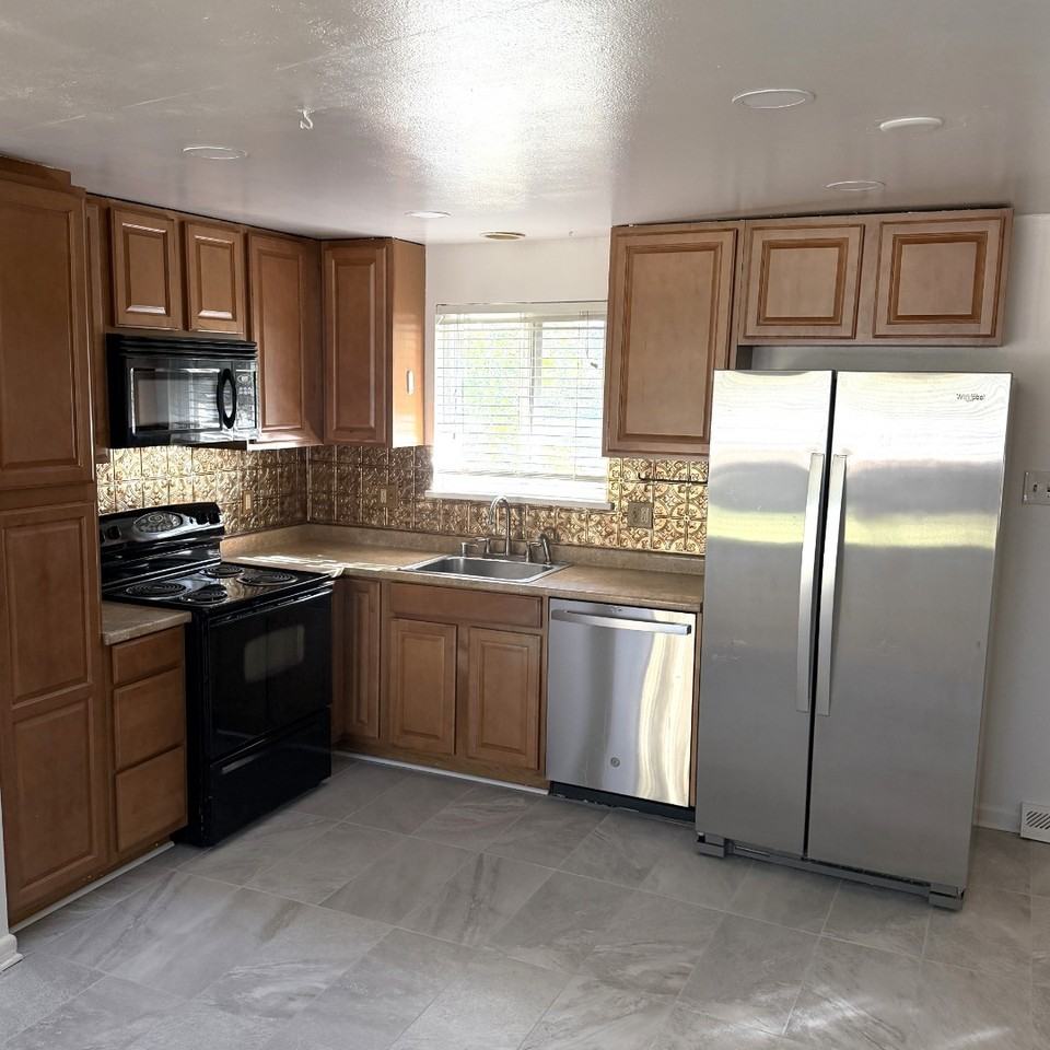 6280 W Ohio Ave - Photo 3 of 22