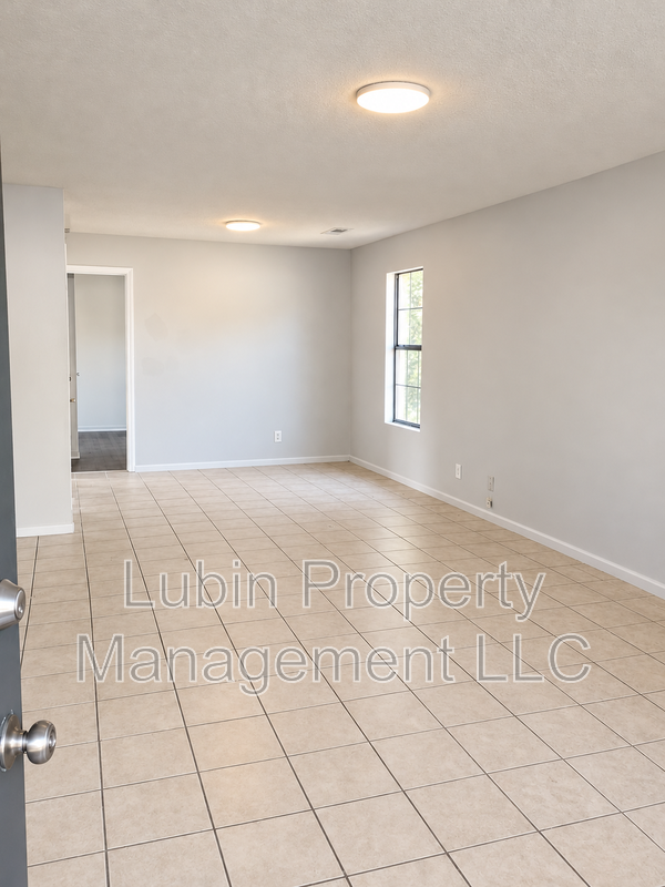 1623 Carpenter St - Photo 2 of 7