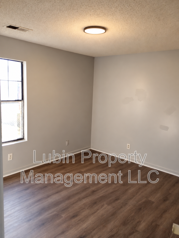 1623 Carpenter St - Photo 3 of 7