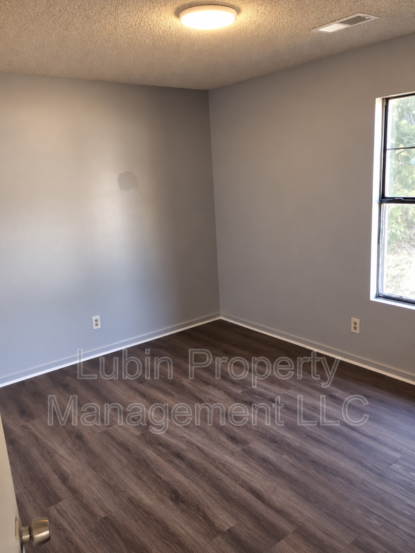 1623 Carpenter St - Photo 4 of 7