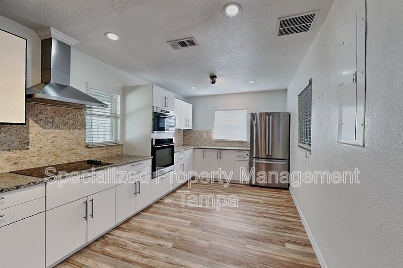 311 W Fern St - Photo 3 of 23
