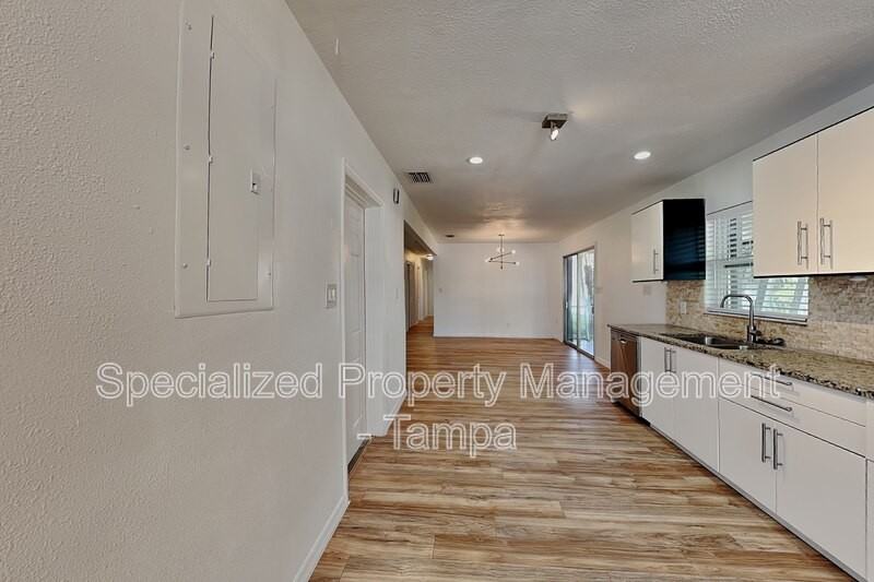 311 W Fern St - Photo 4 of 23