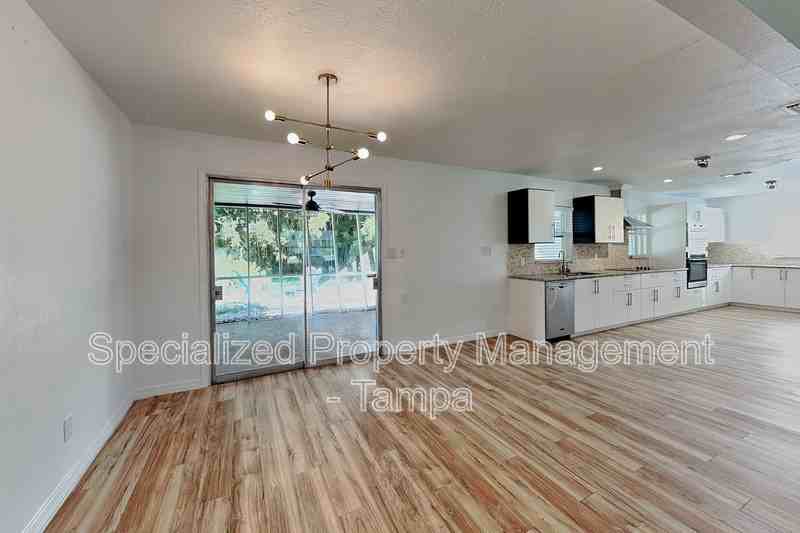 311 W Fern St - Photo 5 of 23