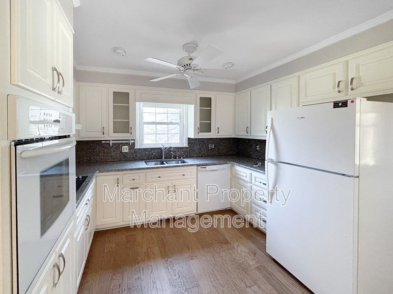 4 Yarmouth Ct - Photo 6 of 24