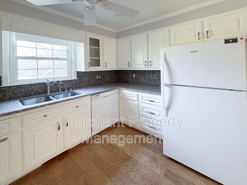 4 Yarmouth Ct - Photo 7 of 24