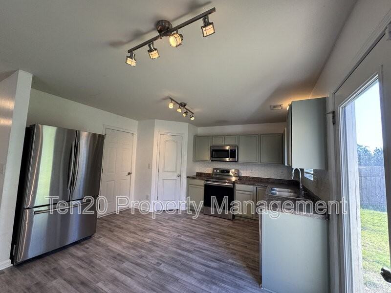 318 Irish Ln - Photo 2 of 26
