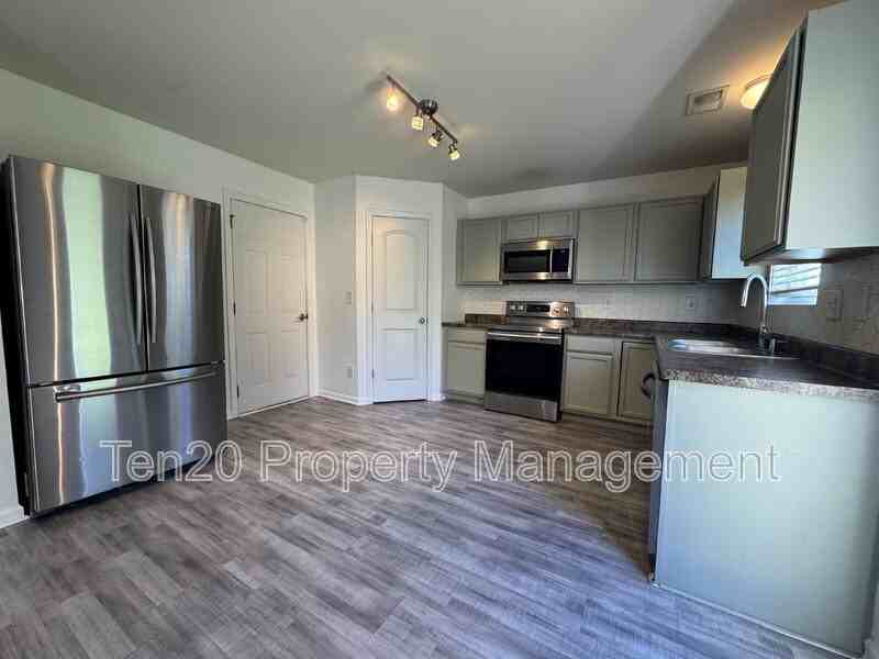 318 Irish Ln - Photo 3 of 26