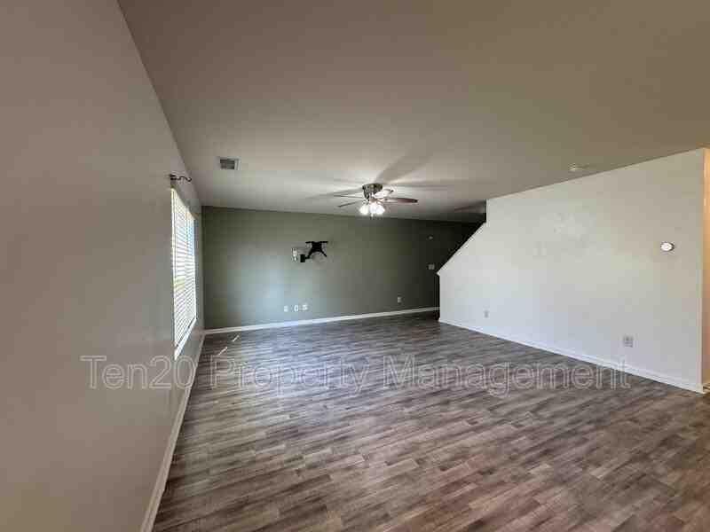 318 Irish Ln - Photo 6 of 26