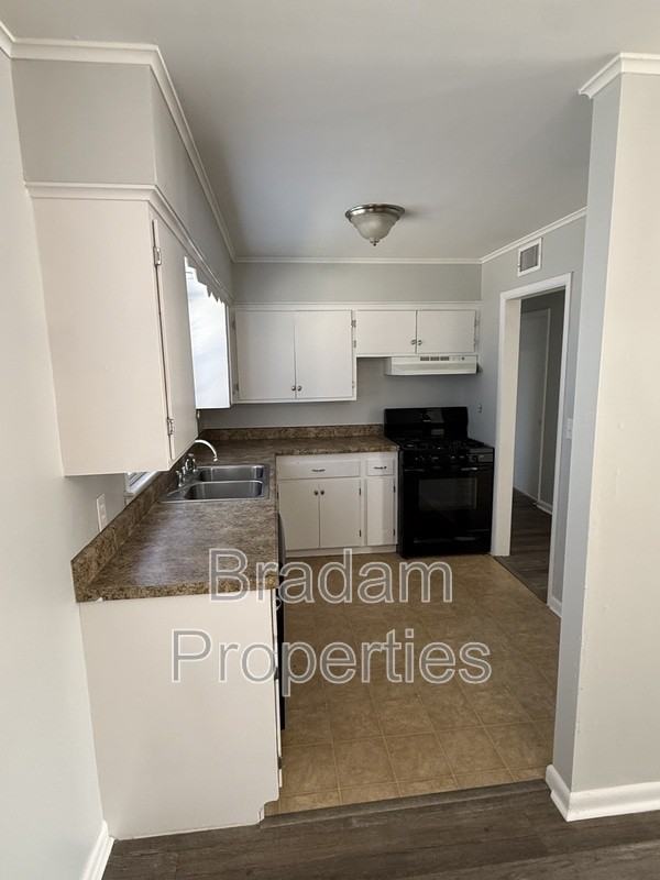 4753 S Lawton Ave - Photo 4 of 12
