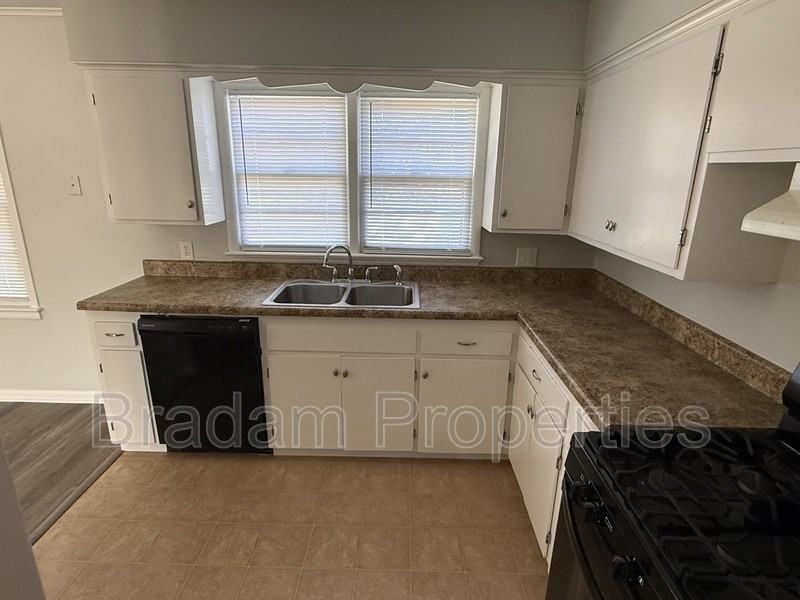 4753 S Lawton Ave - Photo 5 of 12