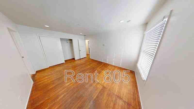 2775 N Ventura Ave - Photo 7 of 20