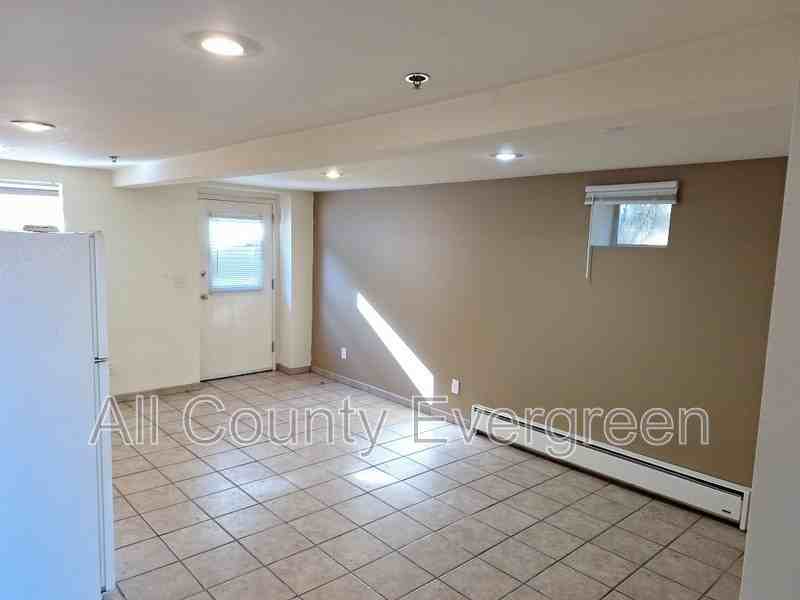 1015 9th St #A - Photo 3 of 5