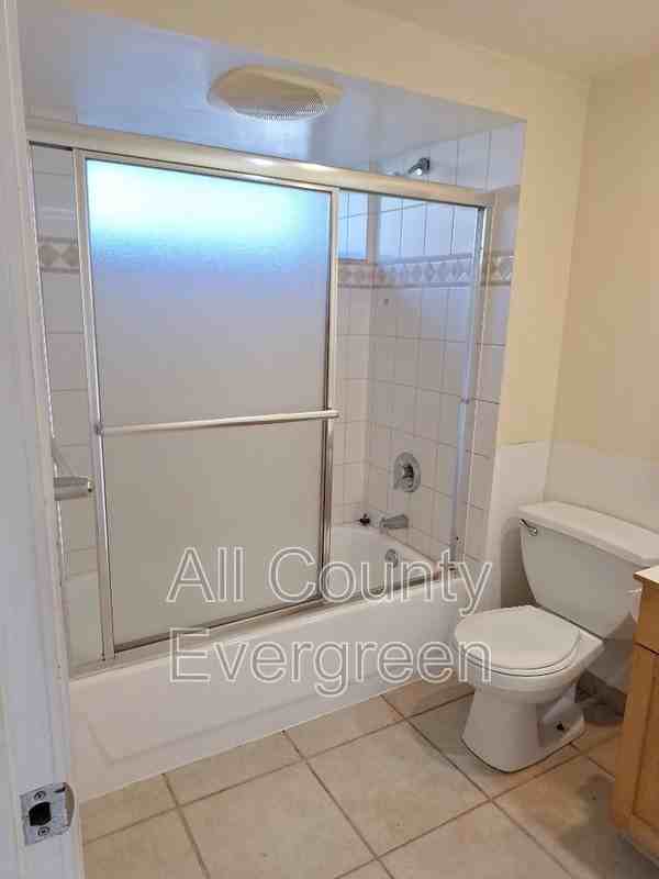 1015 9th St #A - Photo 4 of 5