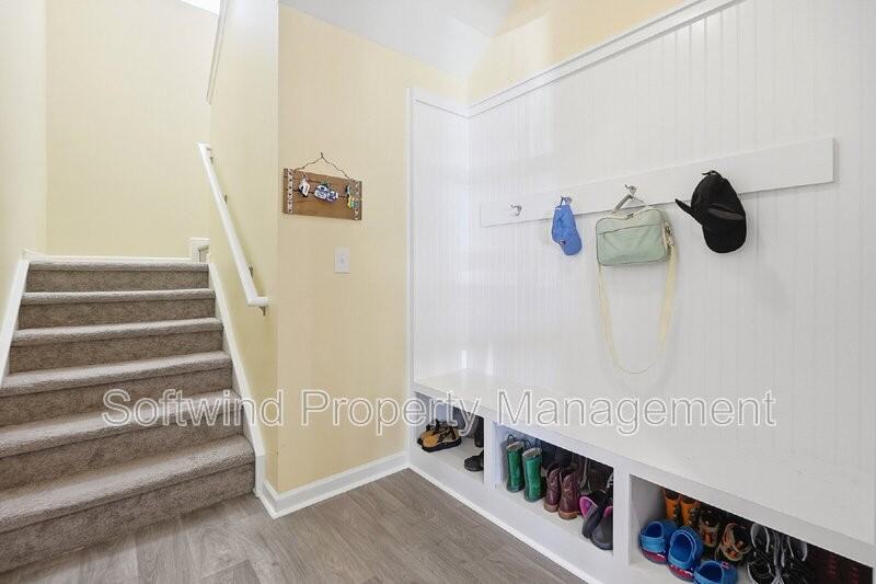 404 Babbling Brook Ln - Photo 4 of 16