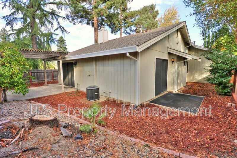 7400 Deltawind Dr - Photo 6 of 50