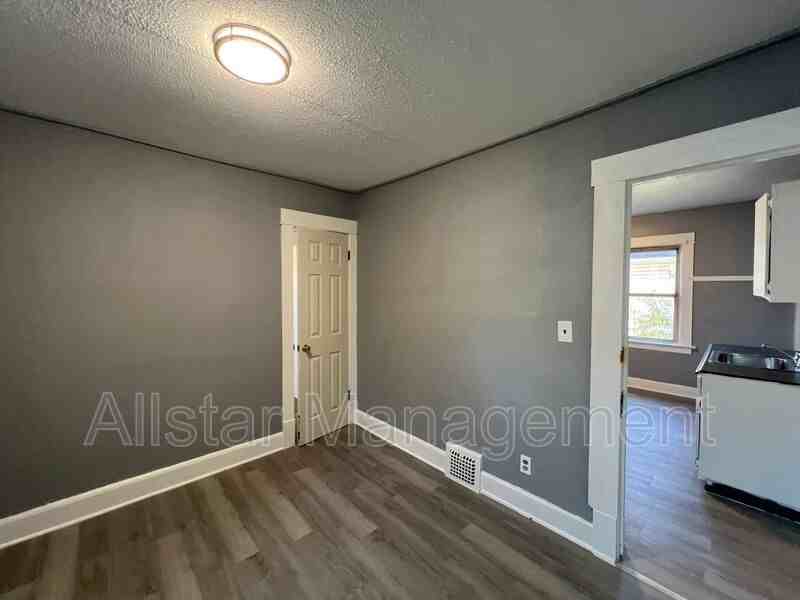 3062 E 130th St - Photo 3 of 18
