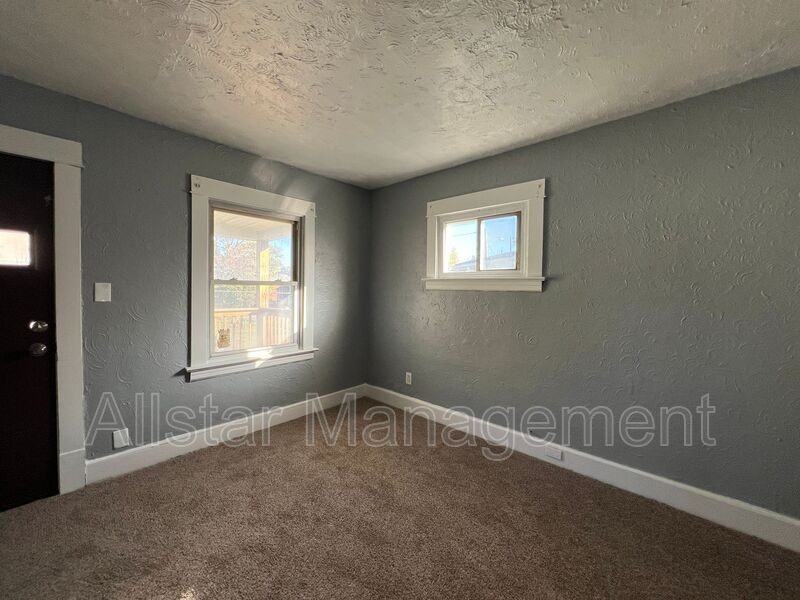 3062 E 130th St - Photo 4 of 18