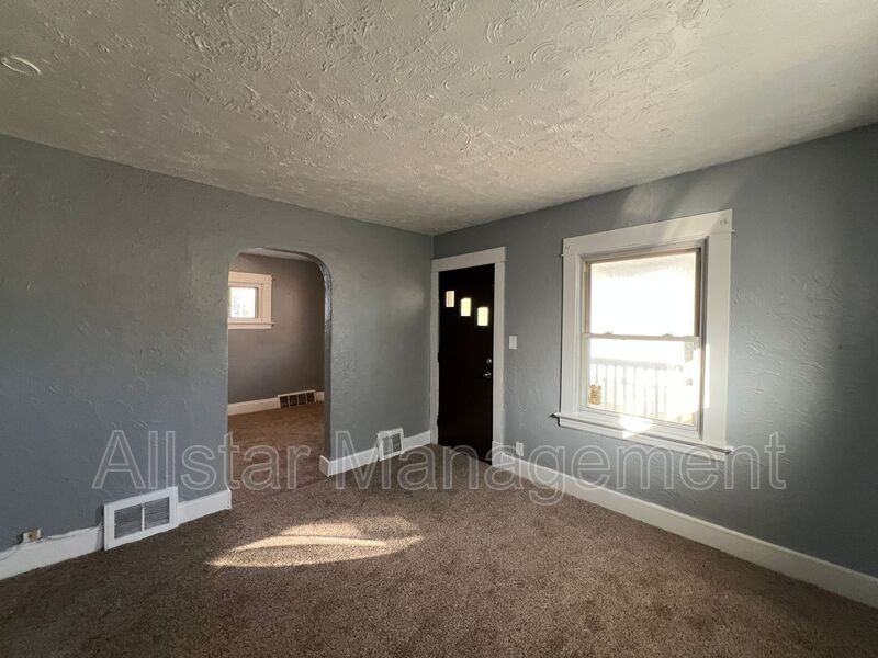 3062 E 130th St - Photo 5 of 18