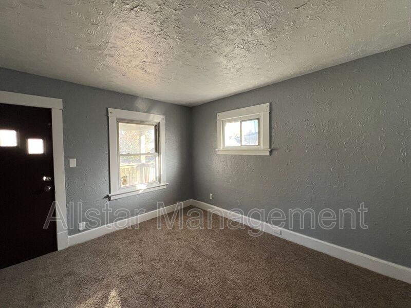 3062 E 130th St - Photo 7 of 18