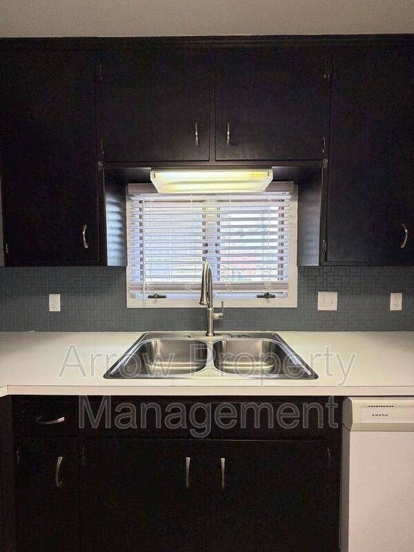 1459 Plum St #1 - Photo 4 of 38