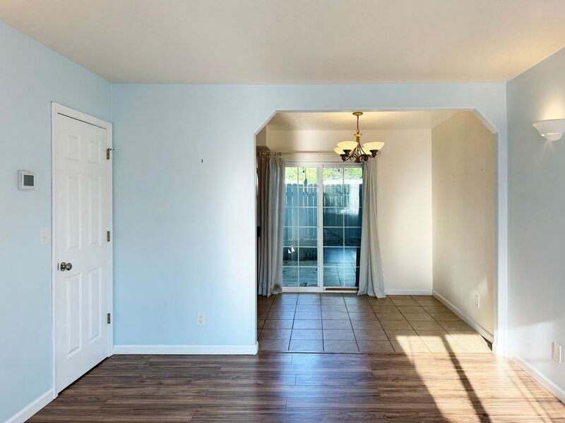 3697 Westleigh St - Photo 4 of 40