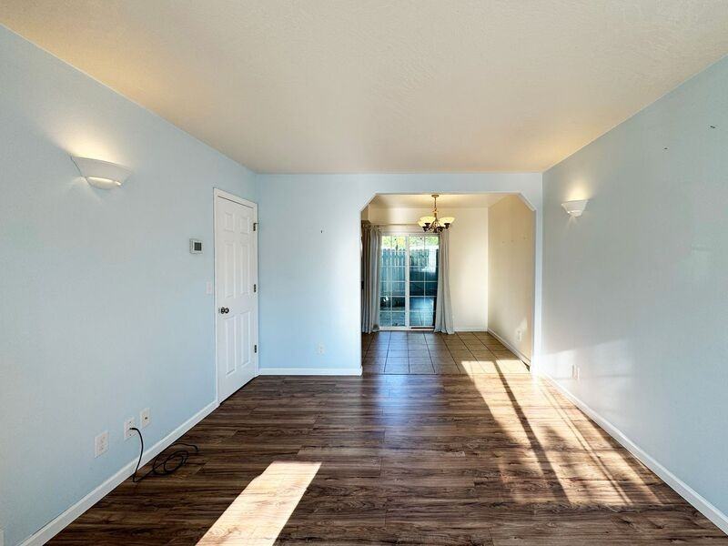 3697 Westleigh St - Photo 5 of 40