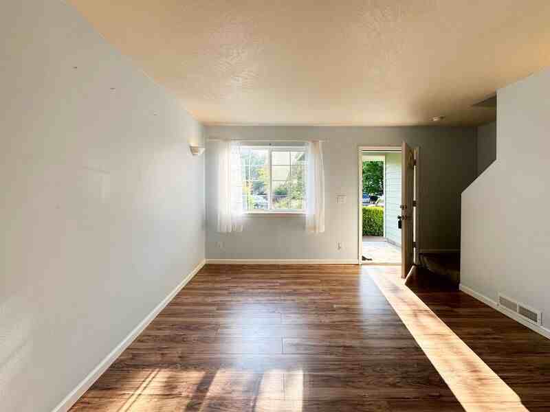 3697 Westleigh St - Photo 7 of 40