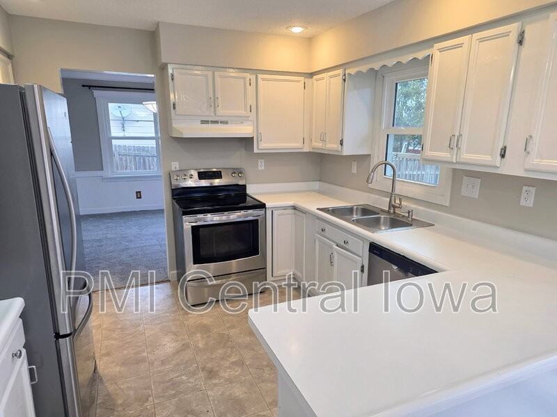 4405 68th St - Photo 2 of 36