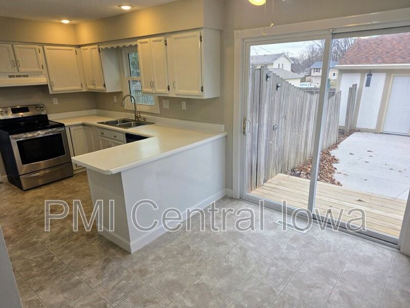 4405 68th St - Photo 6 of 36