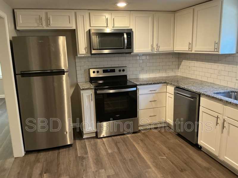4709 N Main St - Photo 7 of 18