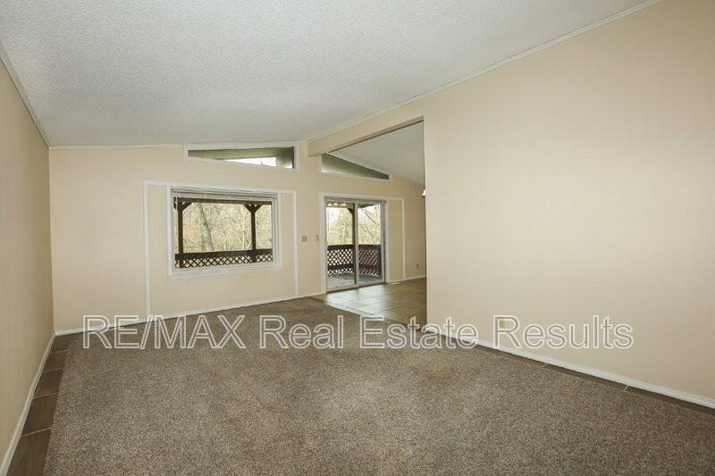 39 Sheneman Dr - Photo 6 of 25