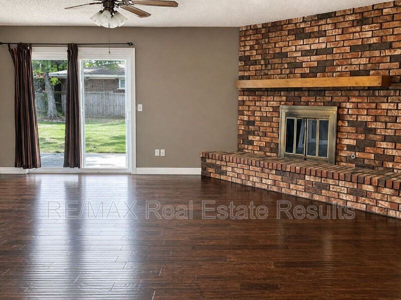 1810 Crouch St - Photo 5 of 16