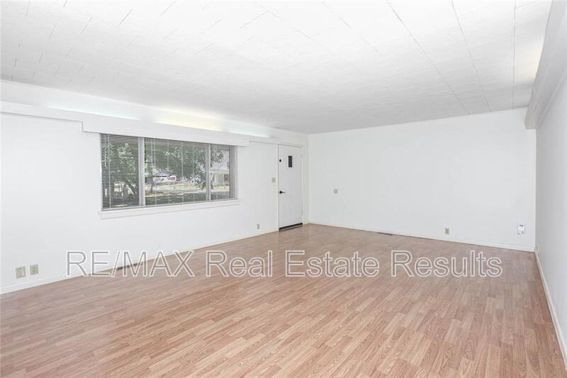 411 Kate Smith St - Photo 3 of 23