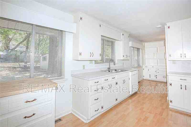 411 Kate Smith St - Photo 6 of 23