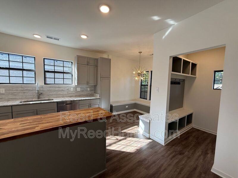 1878 Walker Ave - Photo 3 of 21