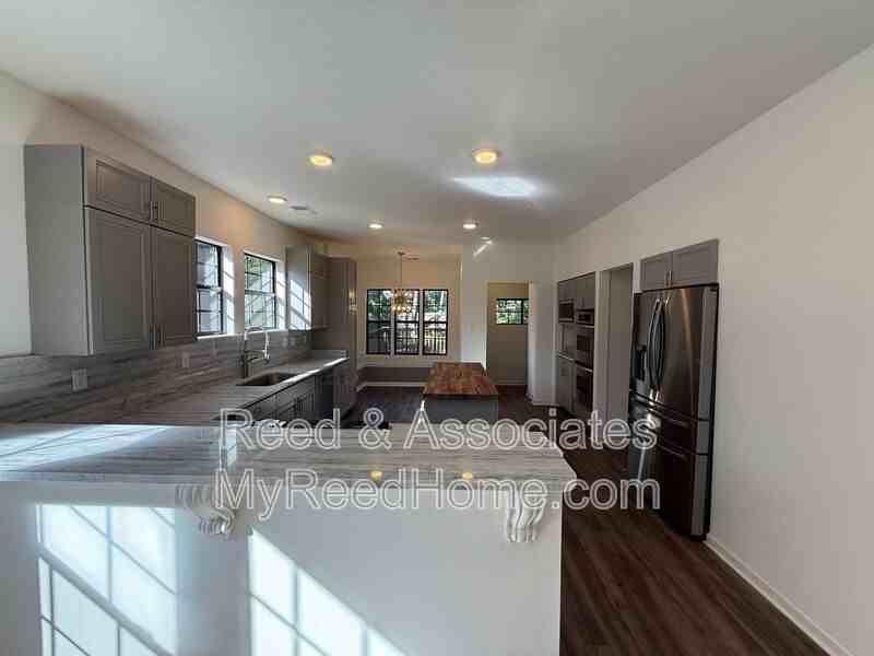 1878 Walker Ave - Photo 4 of 21