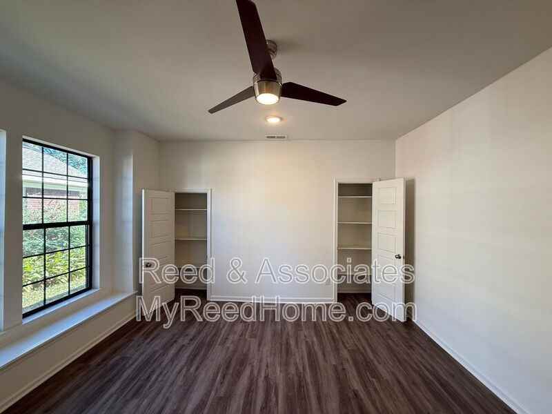 1878 Walker Ave - Photo 5 of 21
