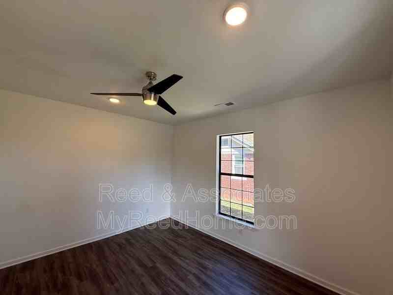 1878 Walker Ave - Photo 7 of 21