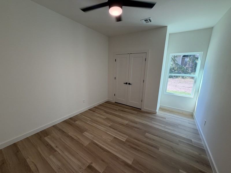 137 E Marshall St - Photo 4 of 10