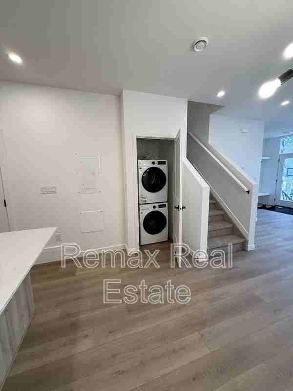 12114 124 St Nw #MAIN - Photo 2 of 10