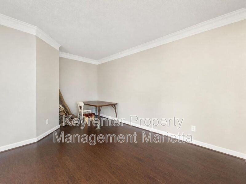 302 Rosemont Park Ln - Photo 3 of 38