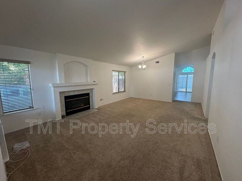 6512 Canyon Creek Way - Photo 5 of 20