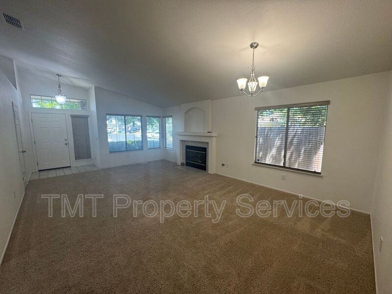 6512 Canyon Creek Way - Photo 6 of 20