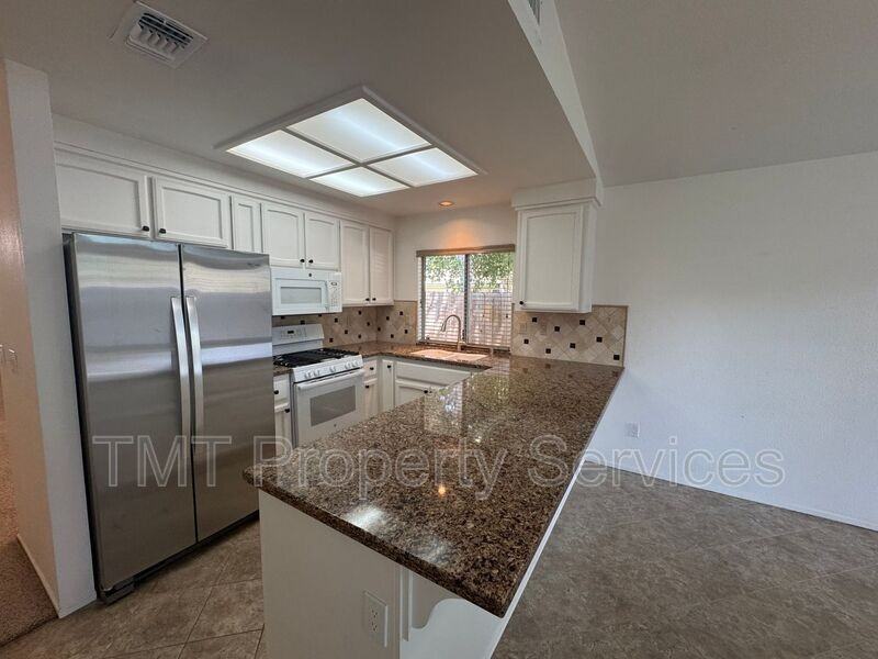 6512 Canyon Creek Way - Photo 7 of 20