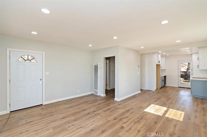 13544 Cowley Ave - Photo 3 of 15