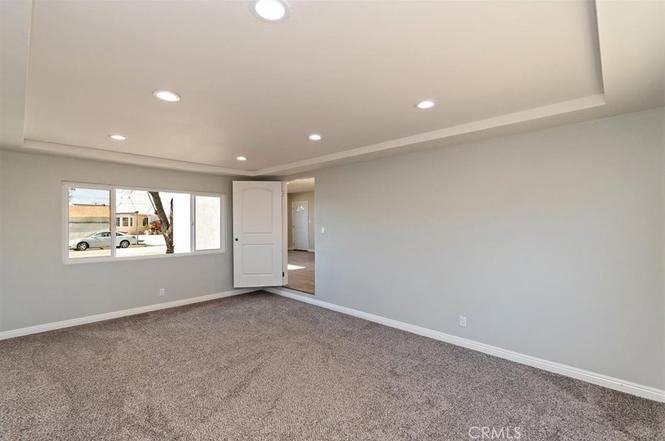 13544 Cowley Ave - Photo 6 of 15