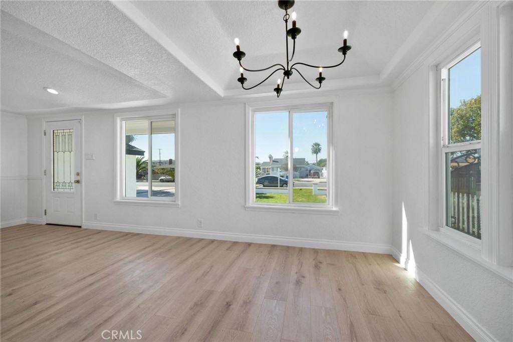 2252 S San Antonio Ave - Photo 3 of 15