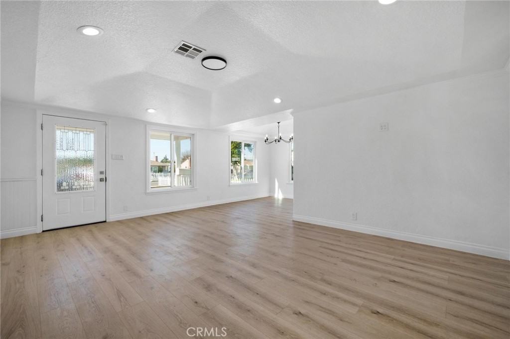 2252 S San Antonio Ave - Photo 4 of 15